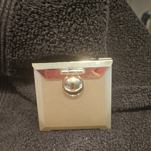 Gold Compact Mirror - Picture 1 of 2